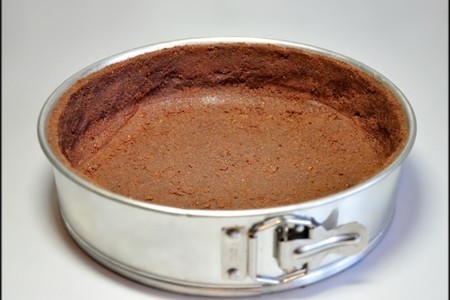 Кофейный чизкейк с шоколадной прослойкой и соусом.: шаг 4
