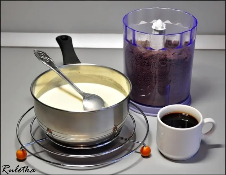 Кофейный чизкейк с шоколадной прослойкой и соусом.: шаг 6