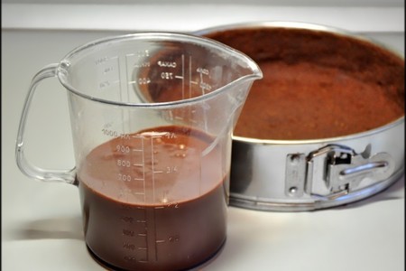 Кофейный чизкейк с шоколадной прослойкой и соусом.: шаг 7