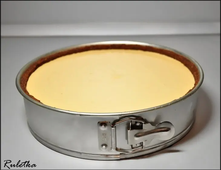 Кофейный чизкейк с шоколадной прослойкой и соусом.: шаг 14
