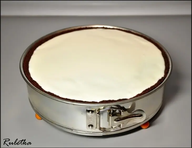 Кофейный чизкейк с шоколадной прослойкой и соусом.: шаг 17