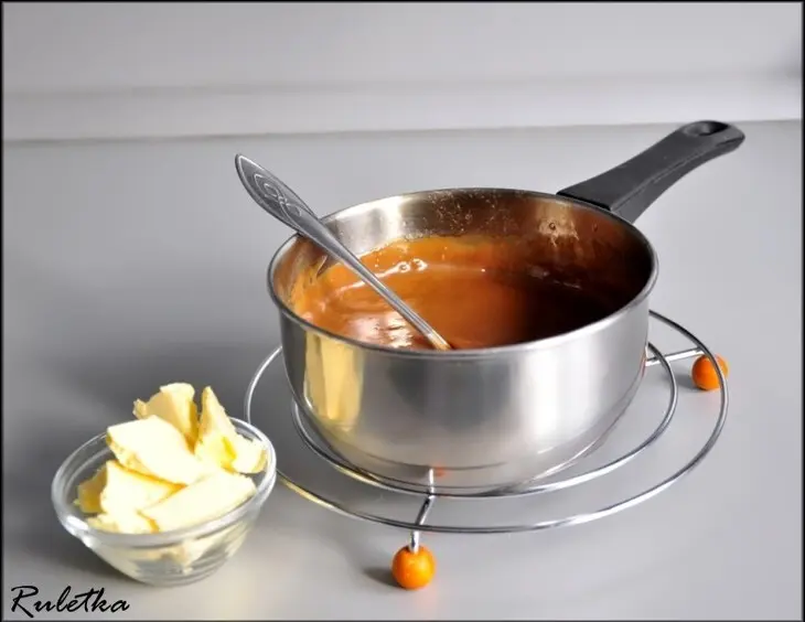 Кофейный чизкейк с шоколадной прослойкой и соусом.: шаг 20
