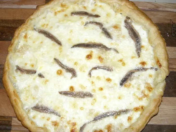 Киш с моцареллой и анчоусами: шаг 1