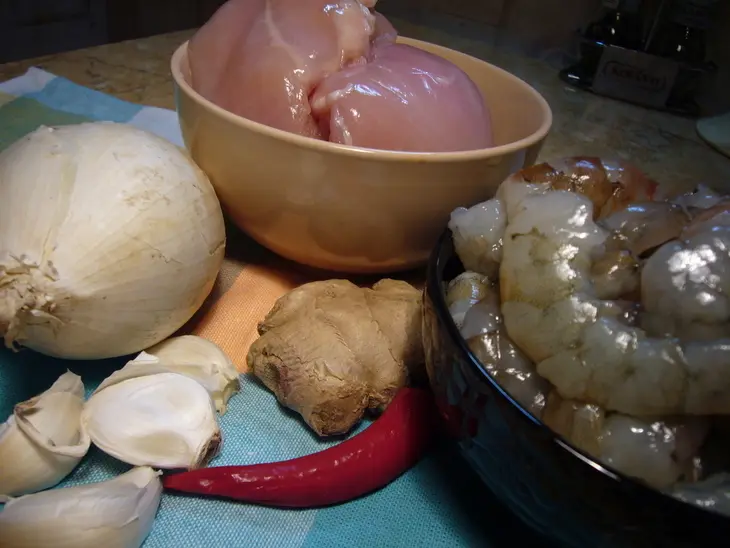 Карри из курицы с креветками и кокосовым молоком.: шаг 1
