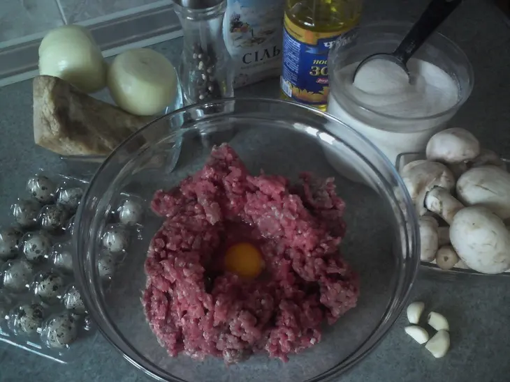 Зразы мясные с грибами    со сливочно-шпинатным соусом: шаг 1