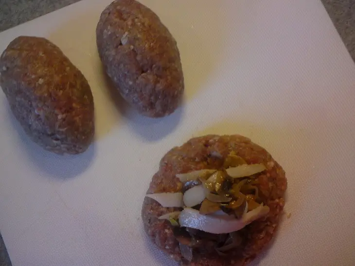 Зразы мясные с грибами    со сливочно-шпинатным соусом: шаг 8