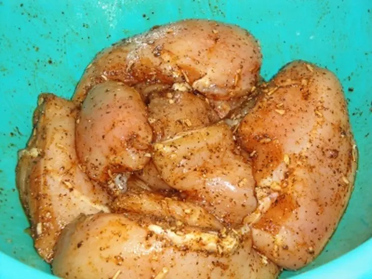 Сэндвич с куриной грудкой и соусом ремулад: шаг 2
