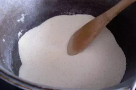 Бабушкина каша из жареной манной крупы: шаг 1