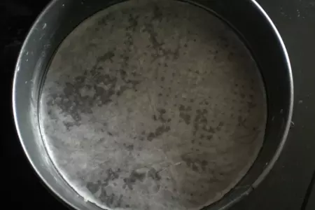 Сирийский манно-ореховый торт с шоколадом и финиками: шаг 1