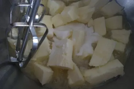 Сирийский манно-ореховый торт с шоколадом и финиками: шаг 9