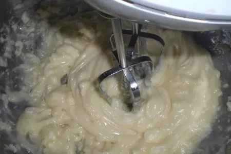 Сирийский манно-ореховый торт с шоколадом и финиками: шаг 10
