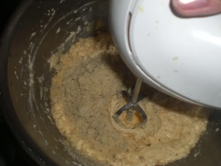 Сирийский манно-ореховый торт с шоколадом и финиками: шаг 13
