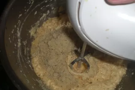 Сирийский манно-ореховый торт с шоколадом и финиками: шаг 13