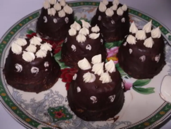 Необыкновенно вкусные шоколадные пирожные с сюрпризом: шаг 16