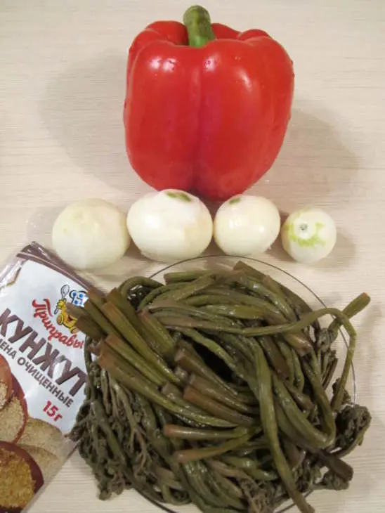 Папоротник,фунчоза и куриные крылушки.: шаг 3