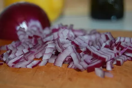 Салат из фасоли с творожным сыром и  рукколой: шаг 2