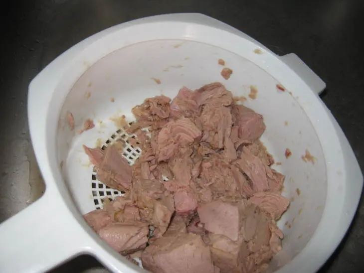 Салат из стручковой фасоли с тунцом: шаг 2
