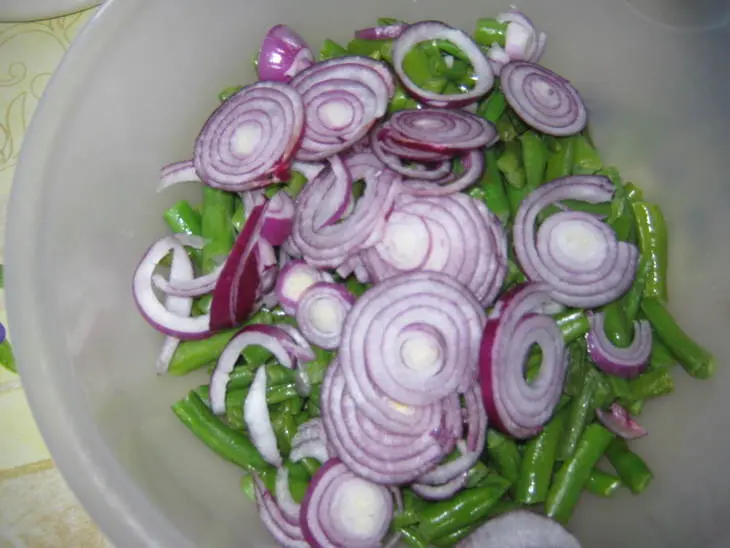 Салат из стручковой фасоли с тунцом: шаг 3
