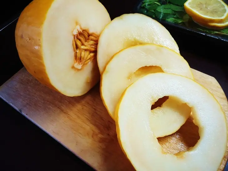 Дорадо запеченная в духовке с мятой и дыней: шаг 3