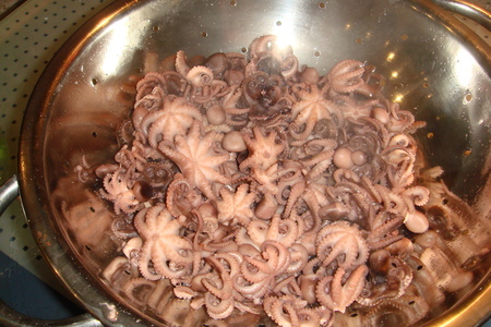 Мини осьминоги в остром соусе с чесночными гренками: шаг 10