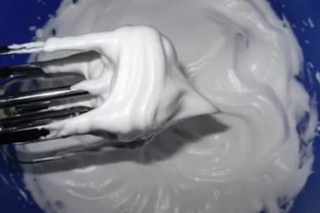 Кофейные макаруны: шаг 3