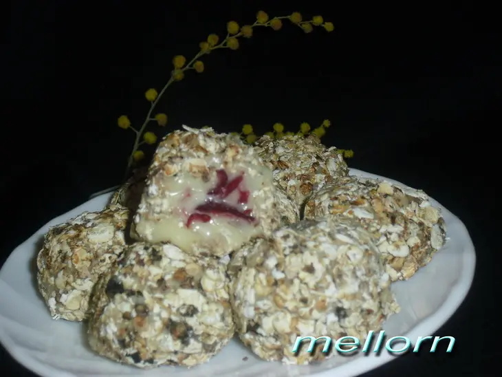Трюфели из белого шоколада, сушeной клюквы и овсяных хлопьев: шаг 7