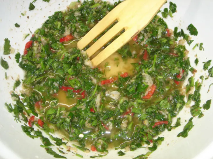 Куриные крылышки в маринаде с петрушкой и лимонным соком: шаг 4
