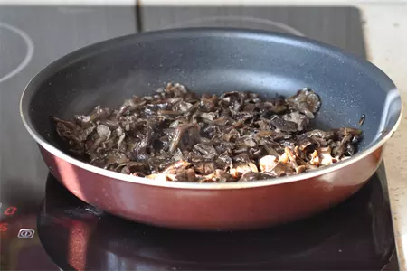 Вареники с капустой и опятами: шаг 1
