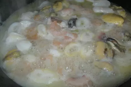 Коктейль из морепродуктов  с овощами=): шаг 7
