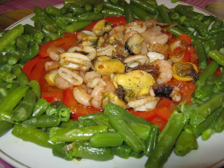 Коктейль из морепродуктов  с овощами=): шаг 9