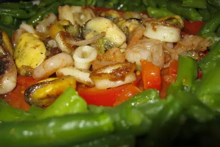 Коктейль из морепродуктов  с овощами=): шаг 10
