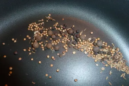 Марокканские ароматные котлетки из баранины с мятно - йогуртовым соусом: шаг 5