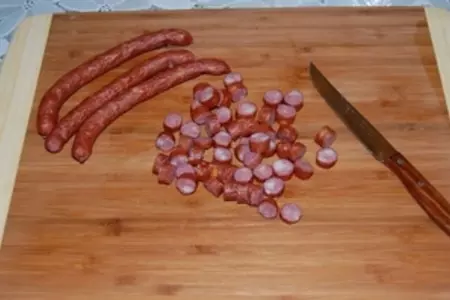 Мексиканский салат с кукурузой и колбасками: шаг 1