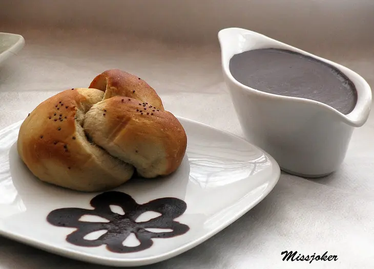 Кофейные булочки с шоколадно-банановым соусом // постные: шаг 14