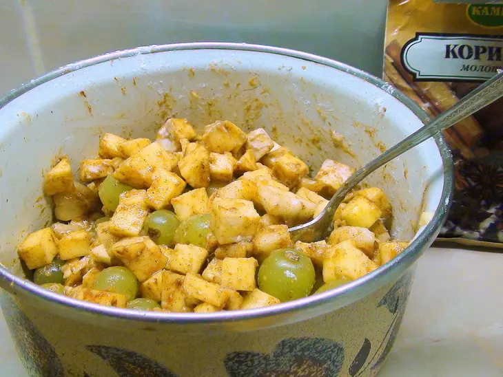 Галета из цельнозерновой муки с фруктовым ассорти и пряностями.: шаг 3