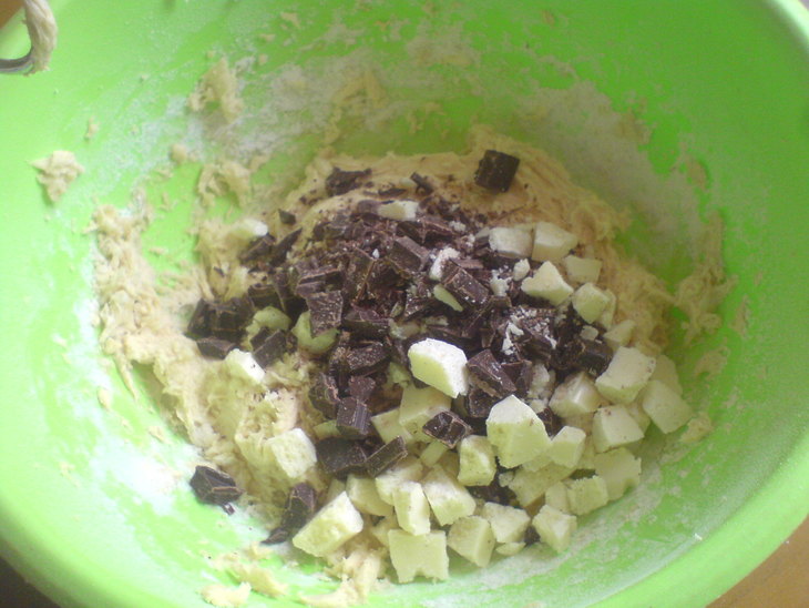 Кексы с белым и темным шоколадом: шаг 5