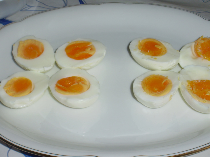 Яйца под горячим томатным соусом: шаг 4