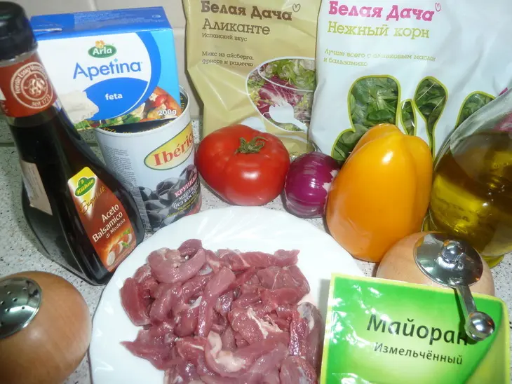 Салат "балканский" с бараниной, фетой, свежими овощами и присказкой: шаг 1
