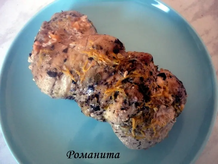 Запеченый свиной рулет с зеленью, сыром и маринованным огурчиком: шаг 3
