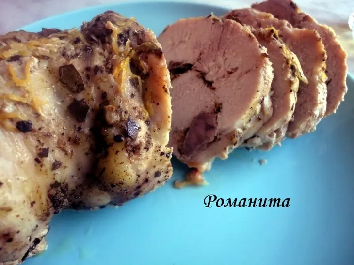 Запеченый свиной рулет с зеленью, сыром и маринованным огурчиком: шаг 4