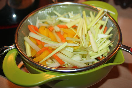 Фруктово-овощной салат с нежным корном от «белой дачи»: шаг 2
