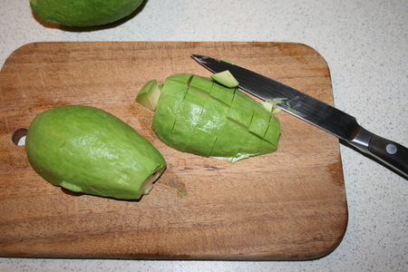 Зеленый салат с авокадо и жареным сыром: шаг 7