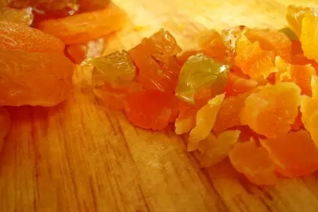 Солнечные морковные биточки с курагой, изюмом, яблоком для таси и ее мамы наташи: шаг 2
