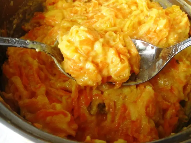 Солнечные морковные биточки с курагой, изюмом, яблоком для таси и ее мамы наташи: шаг 4
