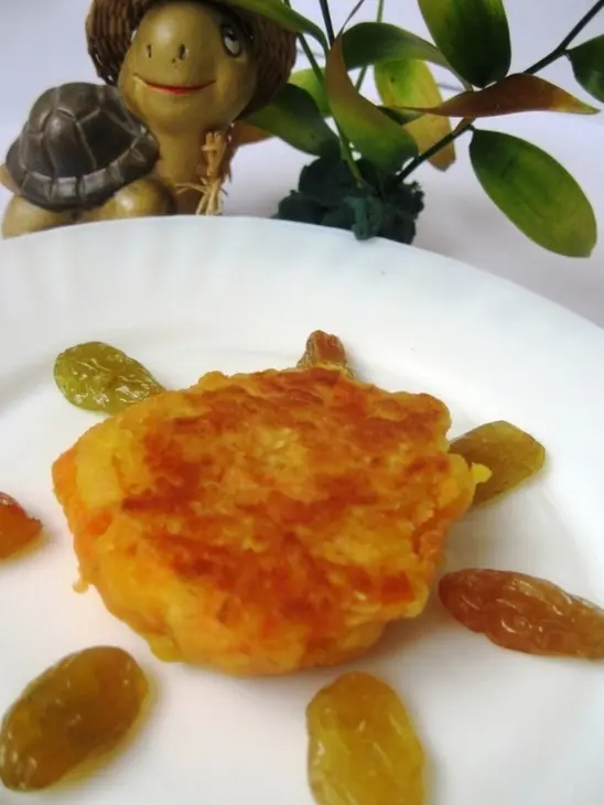 Солнечные морковные биточки с курагой, изюмом, яблоком для таси и ее мамы наташи: шаг 6