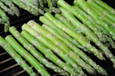 Нью-иорк стэйк с ромеско соусом и овощами: шаг 4