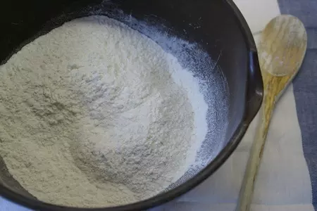 Быстрое дрожжевое тесто и булочки с изюмом :s: шаг 2