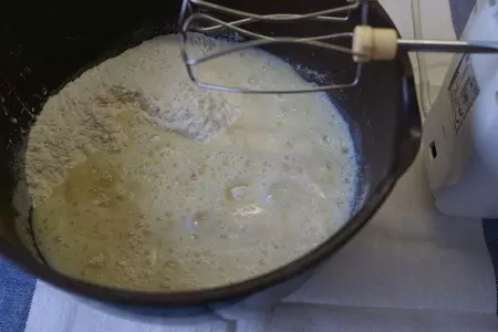 Быстрое дрожжевое тесто и булочки с изюмом :s: шаг 4