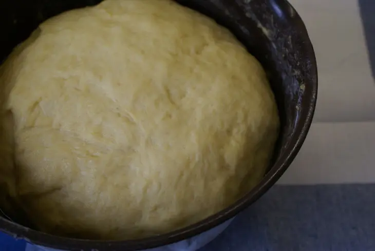 Быстрое дрожжевое тесто и булочки с изюмом :s: шаг 13