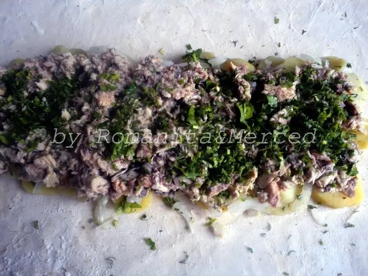 Слоеный пирог с рыбой и картофелем: шаг 3